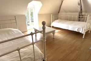 a bedroom with two bunk beds and a window at L’Atelier du Valet - Vigoux in Vigoux +6 photos