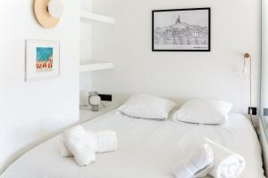 Ein Bett oder Betten in einem Zimmer der Unterkunft Superbe Appartement, vue Notre Dame de la Garde, Vieux port