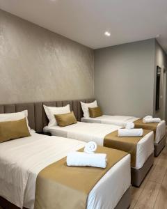 Voodi või voodid majutusasutuse Alko Hotel Bushat toas