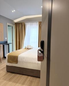 Voodi või voodid majutusasutuse Alko Hotel Bushat toas