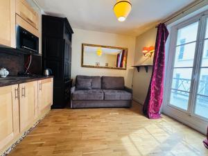 Χώρος καθιστικού στο Studio 150m to Notre Dame