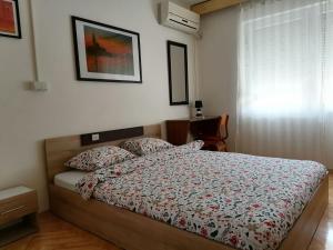 En eller flere senge i et værelse på Center rooms