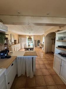 Η κουζίνα ή μικρή κουζίνα στο Villa Romane