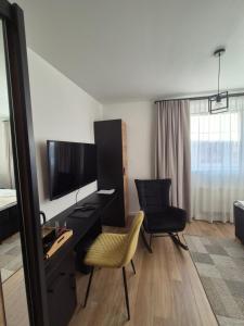 a hotel room with a desk and a chair at Pokoje pod Kamienną Bramą in Chojnice +2 photos