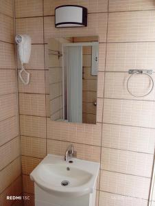 A bathroom at Lucas B Panorama