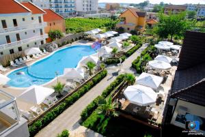 A piscina em ou perto de Godija Hotel & Suites