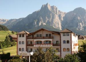 Nespecifikovaný výhled na hory nebo výhled na hory při pohledu z hotelu