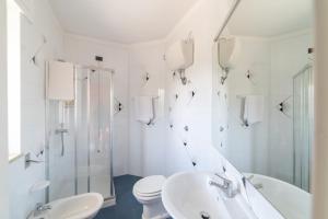 Koupelna v ubytování Hotel Pietra Verde + 37 fotografií