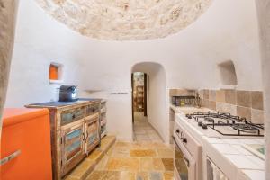 A kitchen or kitchenette at Villa Verdena - Carovigno