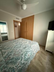 Łóżko lub łóżka w pokoju w obiekcie Apartamento Playa Guardamar del Segura