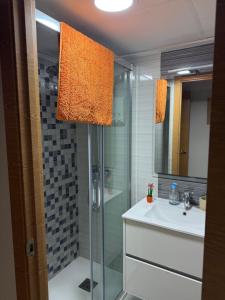 Łazienka w obiekcie Apartamento Playa Guardamar del Segura