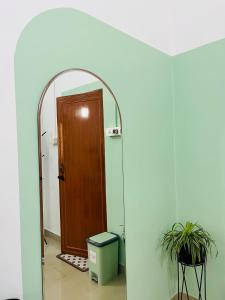 an arch mirror in a hallway with a door at Shankar Bhawan Rishikesh - Heritage AC Stay near Triveni Ghat & ISBT in Rishīkesh +25 photos