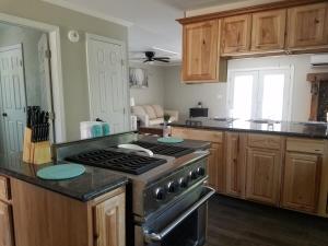 Gambar di galeri bagi 5EZ Ranch Barn-Get away from it all, easy access di Dunlap
