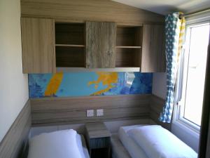 Χώρος καθιστικού στο Kingfisher Surf Shack 8 Berth Central Heated Close to site entrance FREE WIFI