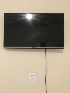 TV a/nebo společenská místnost v ubytování Casa com piscina em Iranduba