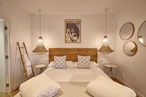 Postel nebo postele na pokoji v ubytování INNER Hostal Es Molí