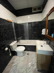 Hotel Arganda tesisinde bir banyo +81 fotoğraf