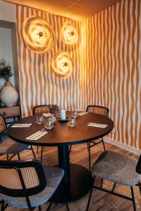 Гостиная зона в Hôtel OYAT Ile de Ré - ex Escale