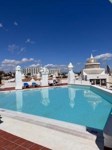 Hồ bơi trong/gần Lujoso Atico Dúplex En Puerto Marina