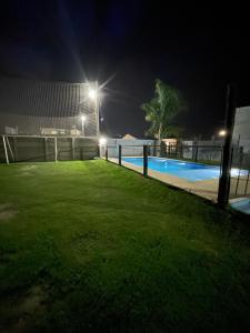 Πισίνα στο ή κοντά στο casa-quincho para hospedaje temporal Tio Nico 1 +3 φωτογραφίες