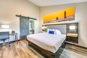 a bedroom with a bed and a desk and a chair at 2 Mi to Downtown Port Huron Sleek Studio Apt in Port Huron