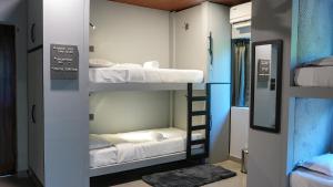 Llit o llits en una habitació de Sort By Stays , Siolim