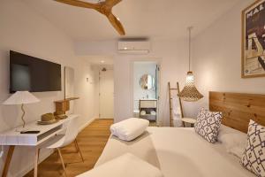 TV a/nebo společenská místnost v ubytování INNER Hostal Es Molí
