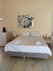 Postel nebo postele na pokoji v ubytování Antonios Hotel Apartments