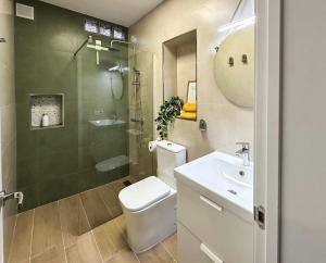 a bathroom with a toilet and a sink and a shower at Oasis Las Eras, Tenerife in Las Eras