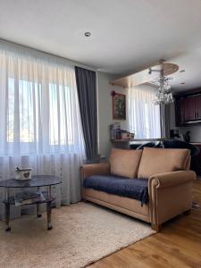 Χώρος καθιστικού στο Central Daugavpils Apartment
