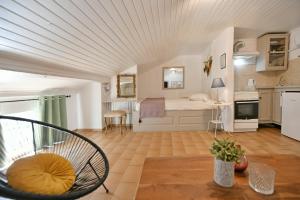 a kitchen and living room with a table at Athina Guesthouse in Hydra