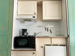 ครัวหรือมุมครัวของ Luxury suite in Gamla Stan, top floor