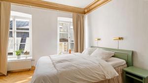เตียงในห้องที่ Luxury suite in Gamla Stan, top floor