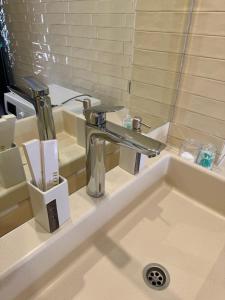 Ένα μπάνιο στο Esentai City Apartments