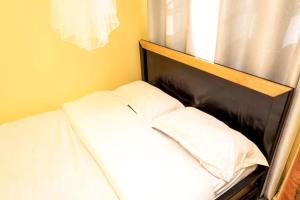 Postel nebo postele na pokoji v ubytování Studio Apartment, Kisii