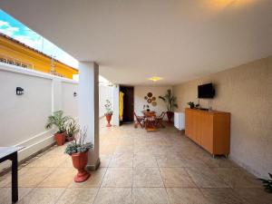 Μια τηλεόραση ή/και κέντρο ψυχαγωγίας στο Flat Aconchego - Diamantina MG
