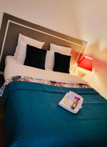 Postel nebo postele na pokoji v ubytování Hôtel Le Stanislas