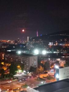 Nespecifikovaný výhled na destinaci Tbilisi nebo výhled na město při pohledu z apartmánu