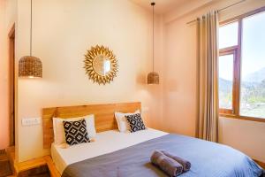 Postel nebo postele na pokoji v ubytování Grham Hostel & Cafe Kasol, Katagla