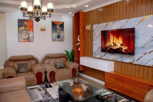 Χώρος καθιστικού στο NearEden elegant Home