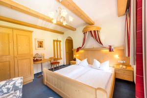 Posteľ alebo postele v izbe v ubytovaní Hotel Landhaus Marchfeld