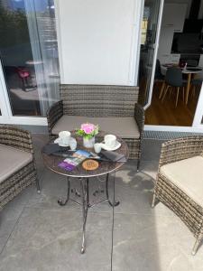 Ein Sitzbereich in der Unterkunft CityLake G23 Apartments mit kostenlosem Parkgaragen-Stellplatz !!