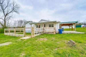 Zahrada ubytování Peaceful Home with Patio on 30 Acres in Coxs Creek!