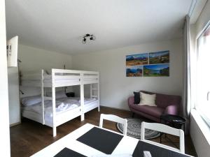 Ένα ή περισσότερα κρεβάτια σε δωμάτιο στο Red Nest