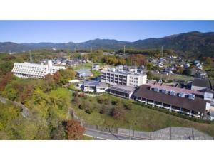 eine Aussicht über eine Stadt mit Gebäuden und Bäumen in der Unterkunft Natural Farm City Noen Hotel - Vacation STAY 78834v in Chichibu + 15 Fotos