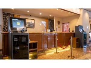 川尻にあるHotel Grand Mer Sankaiso - Vacation STAY 69630vの赤いロープのバー付き待合室 +37枚の写真