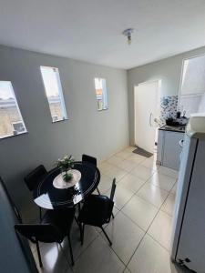 Η κουζίνα ή μικρή κουζίνα στο Edícula Privativa e Confortável de Fácil Acesso - Retiro VR RJ +13 φωτογραφίες