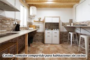 A kitchen or kitchenette at Molino de Lucero, casa rural