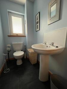 Ένα μπάνιο στο Home from home - 19 Pickaquoy Drive, Kirkwall +46 φωτογραφίες