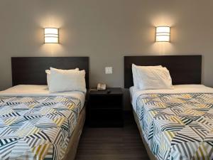 Postel nebo postele na pokoji v ubytování Motel 6-Joliet, IL - Chicago - I-55